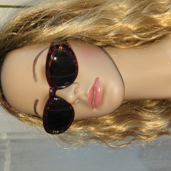 HAND POLISED FRAMES Accessories - NEW Hand Polished Retro Cateye Tortoise Classic Dark Sunglasses